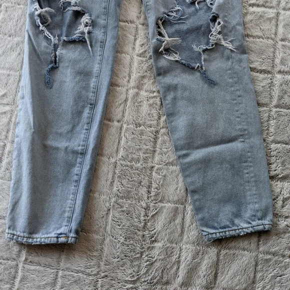 UO BDG Mom High Rise Distressed Jeans 28 - Picture 2 of 5